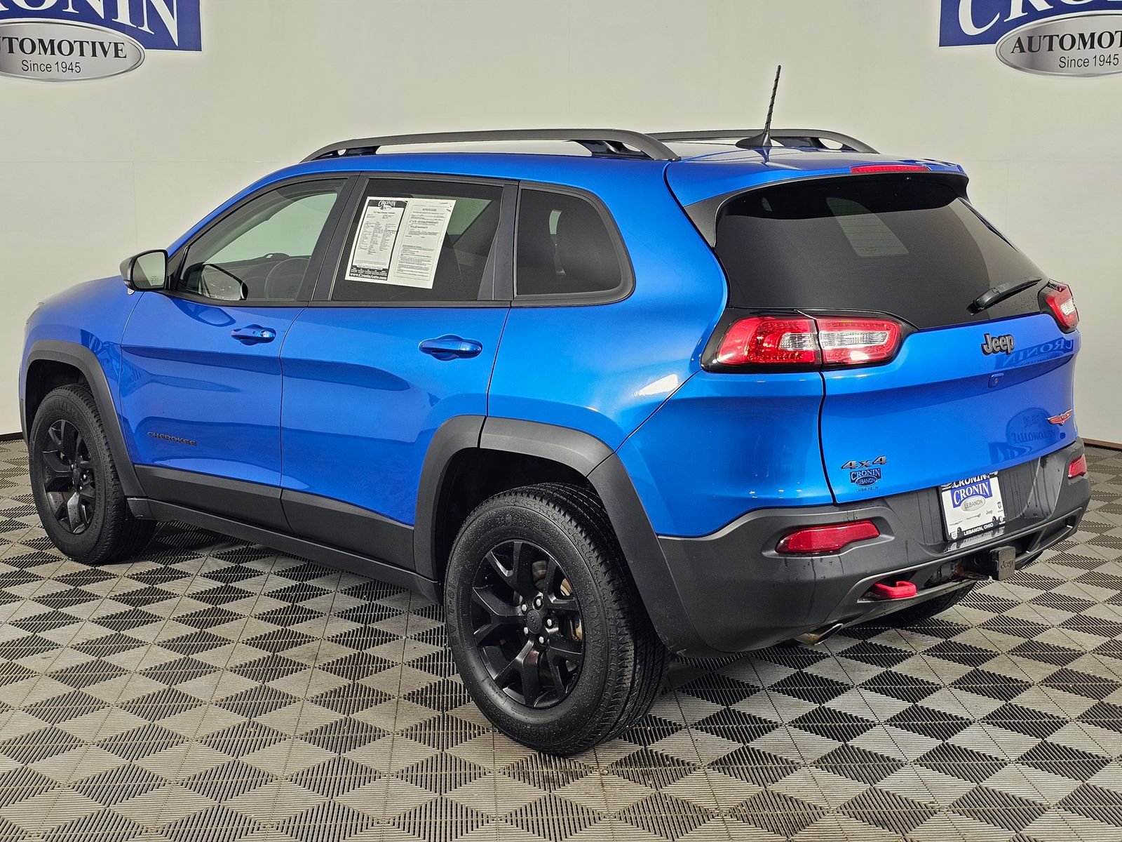 Used 2017 Jeep Cherokee Trailhawk AWD/4WD image 34