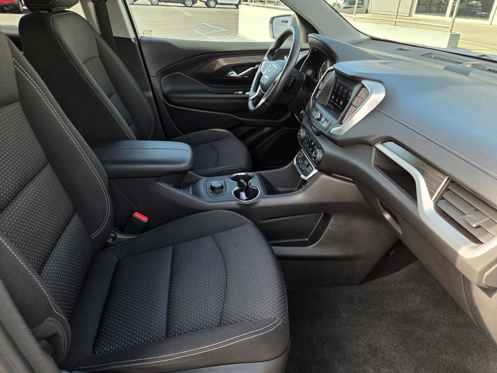 Used 2024 GMC Terrain SLE image 32