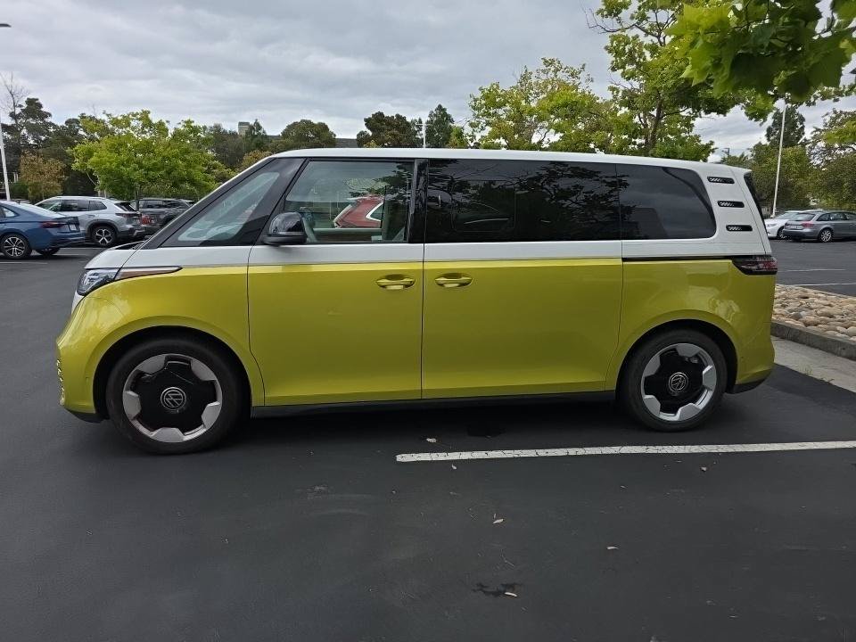 Certified 2025 Volkswagen ID. Buzz Pro S Plus AWD/4WD image 9