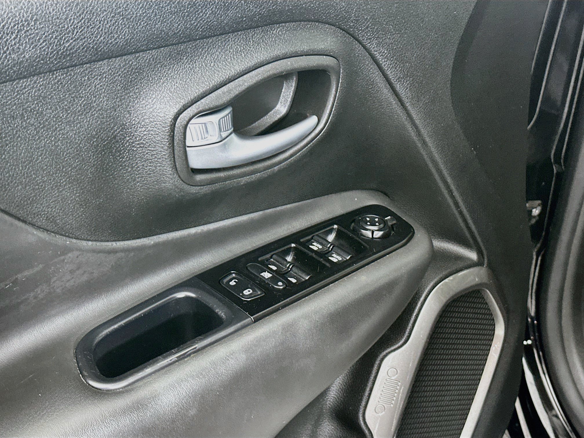 Used 2020 Jeep Renegade Limited FWD image 15