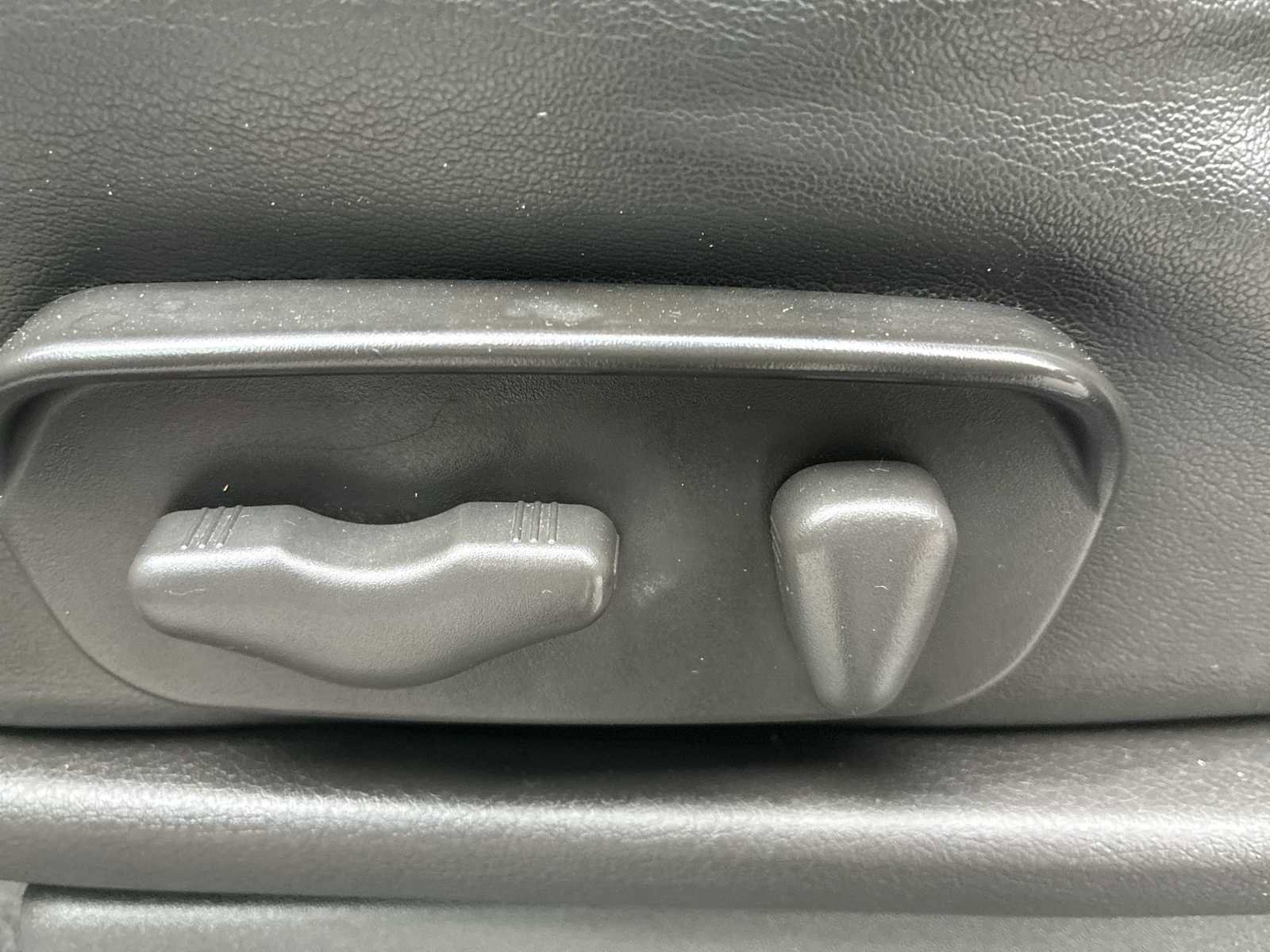 Used 2020 Nissan Frontier PRO-4X w/ Pro-4x Utility Package image 14