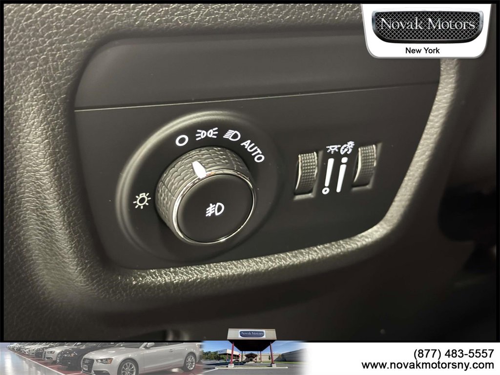 Used 2022 Jeep Grand Cherokee Limited image 17