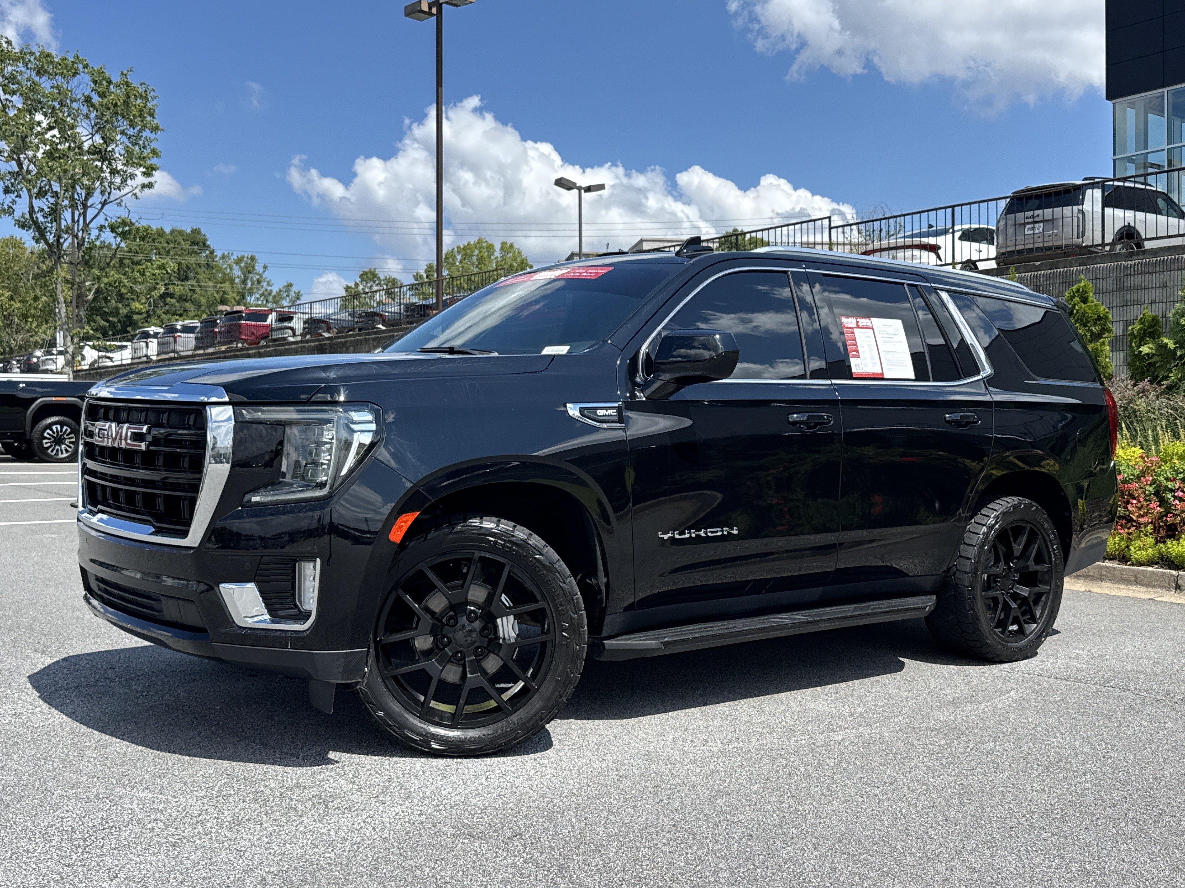 Used 2022 GMC Yukon SLE w/ Gmc Pro Safety Plus Package AWD/4WD image 5