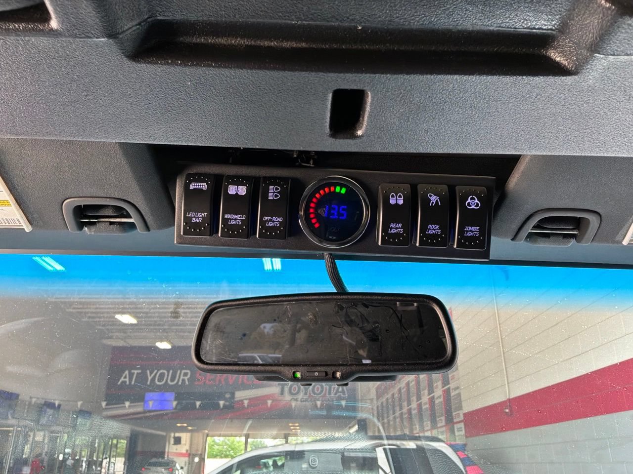 Used 2013 Jeep Wrangler Unlimited Sahara AWD/4WD image 19