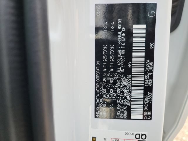 Used 2025 Toyota 4Runner Trailhunter AWD/4WD image 29