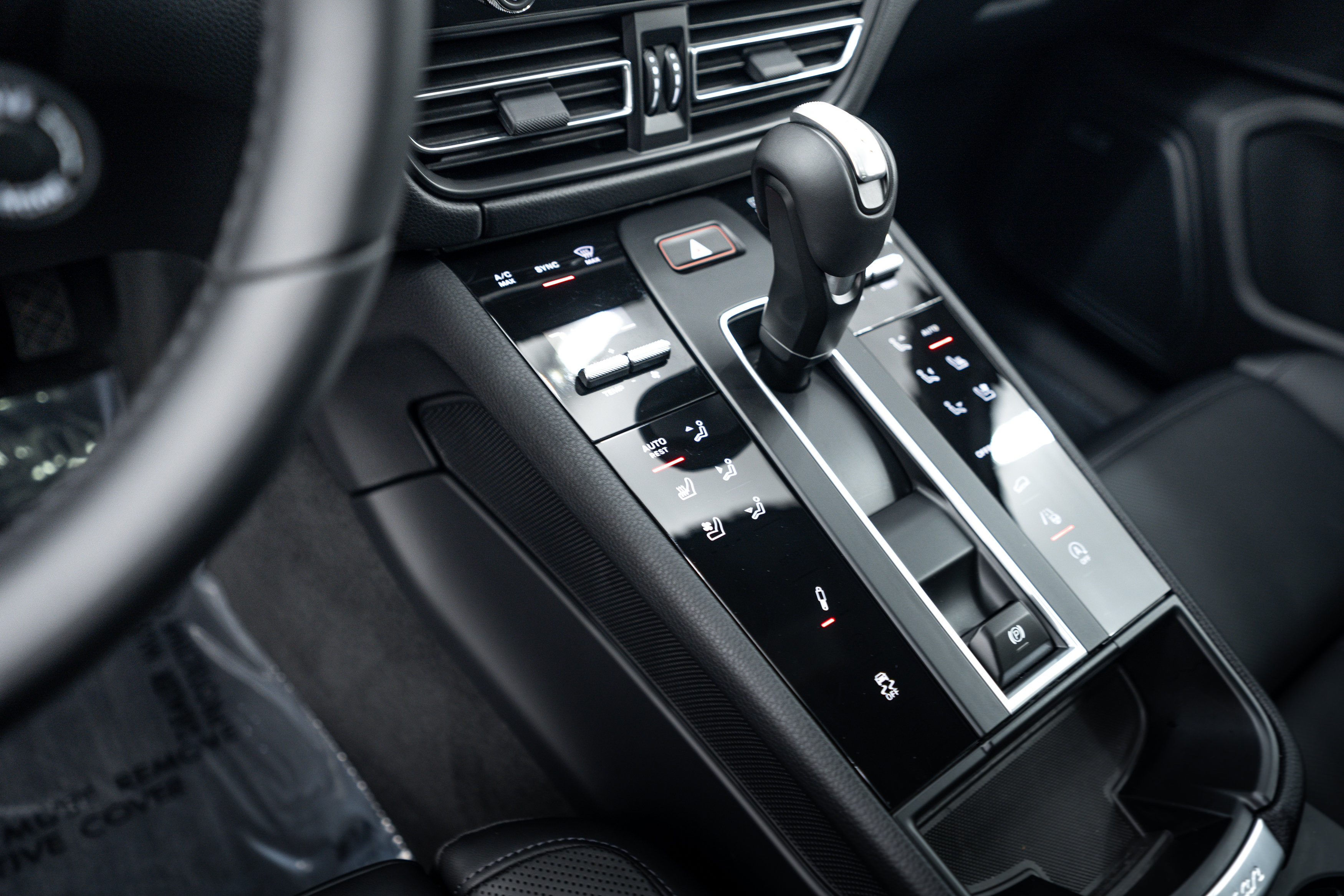 Certified 2026 Porsche Macan Turbo AWD/4WD image 17
