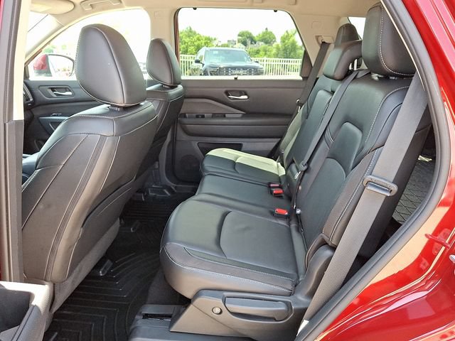 Used 2023 Nissan Pathfinder SL AWD/4WD image 11