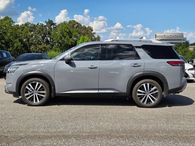 Used 2024 Nissan Pathfinder Platinum AWD/4WD image 2