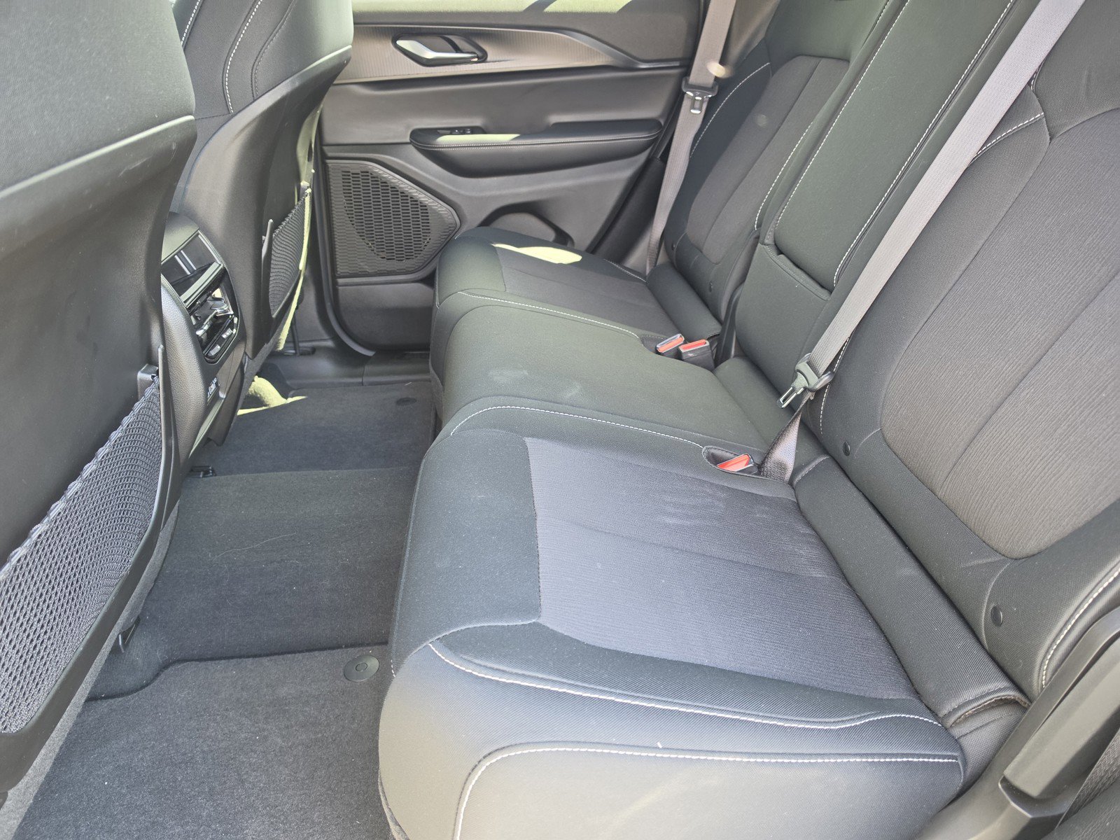 Used 2025 Jeep Grand Cherokee Laredo X w/ Luxury Tech Group I image 12