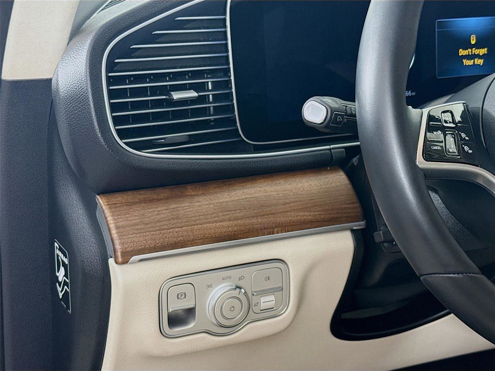 Used 2025 Mercedes-Benz GLE 350 4MATIC image 10