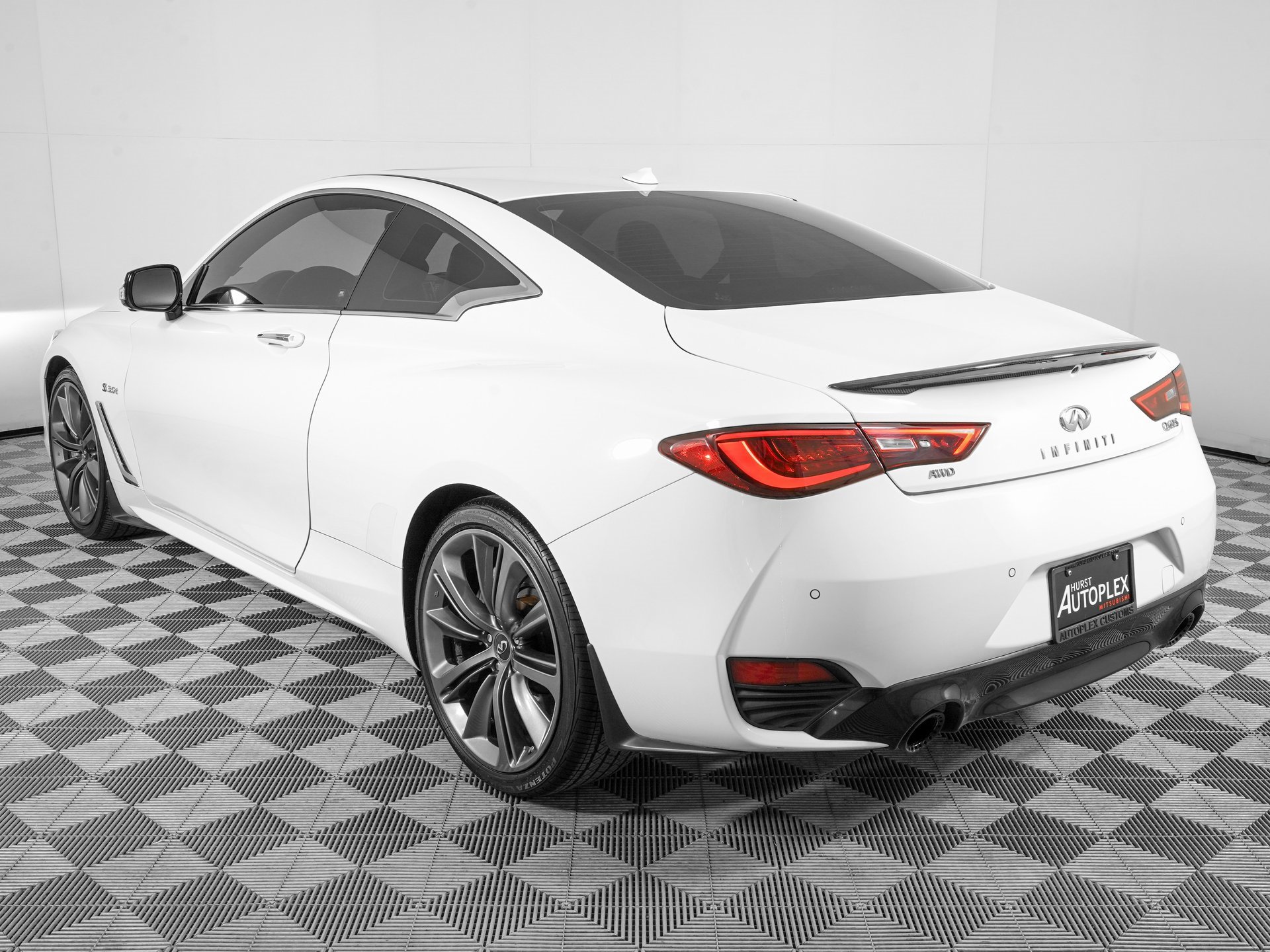 Used 2018 INFINITI Q60 Red Sport 400 w/ Pro Active Package image 7