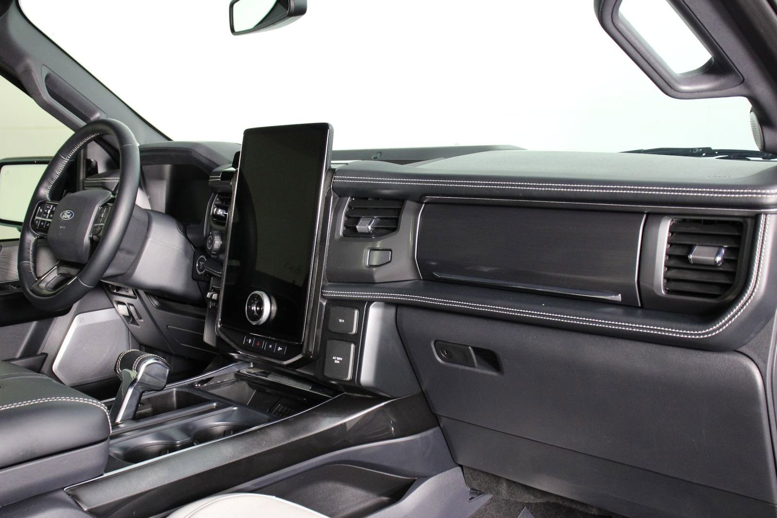 Used 2024 Ford F150 Lightning Platinum AWD/4WD image 22