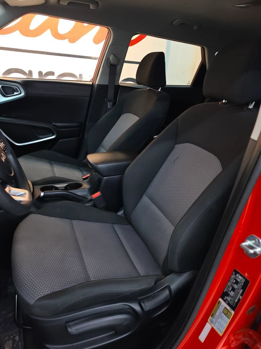 Used 2024 Kia Soul LX w/ LX Technology Package FWD image 18