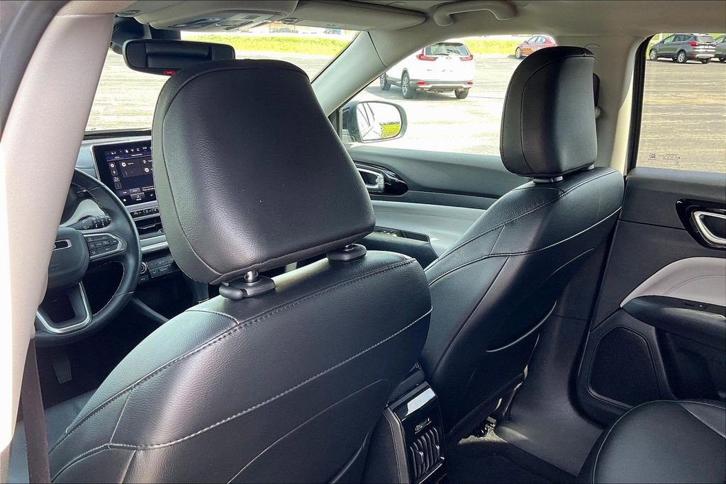 Used 2022 Jeep Compass Limited image 20