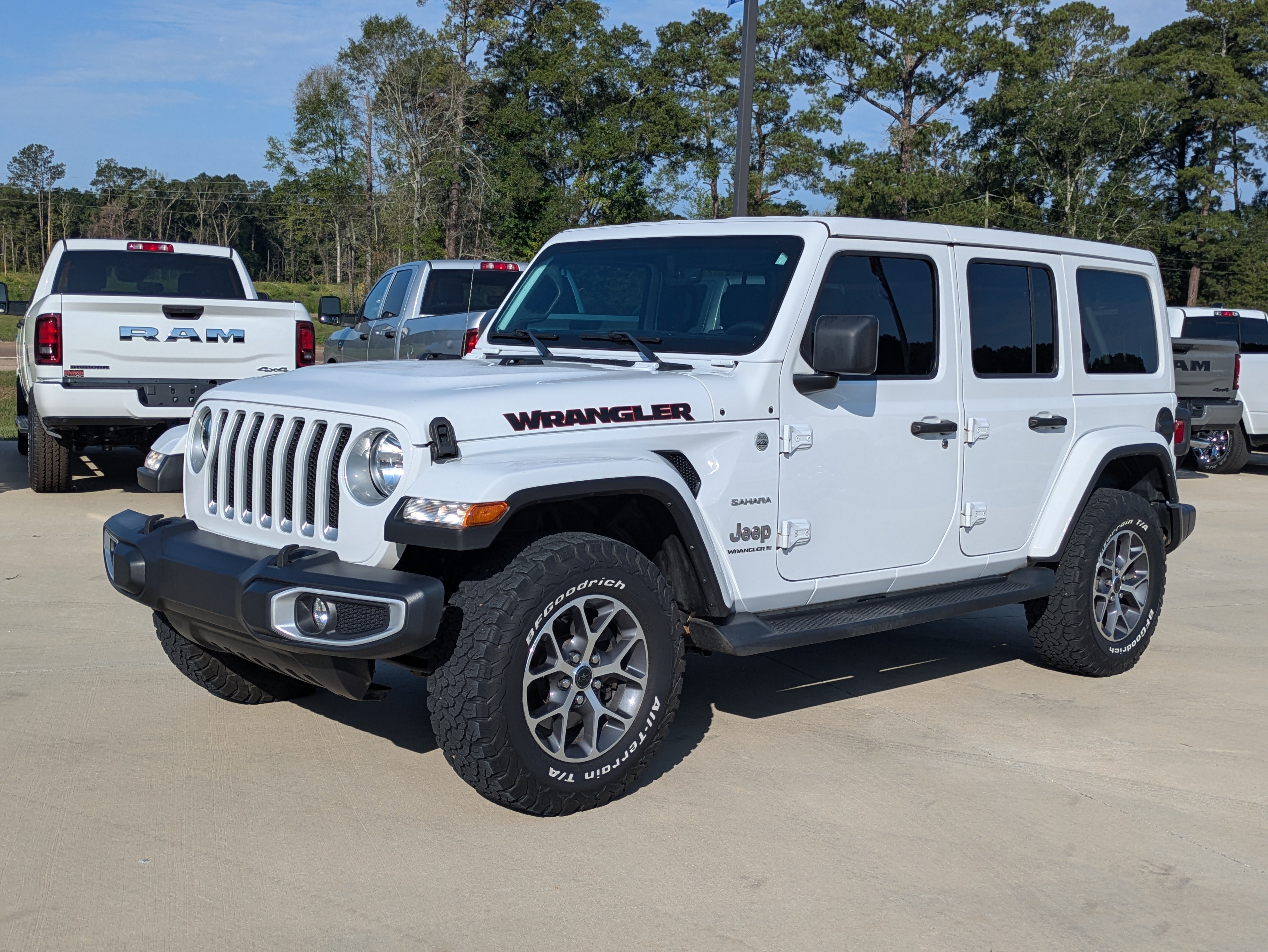 Used 2023 Jeep Wrangler Unlimited Sahara AWD/4WD image 1