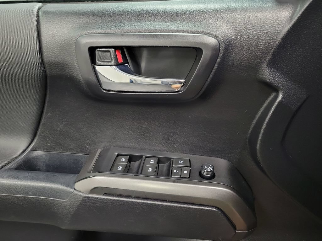 Used 2021 Toyota Tacoma TRD Off-Road AWD/4WD image 19