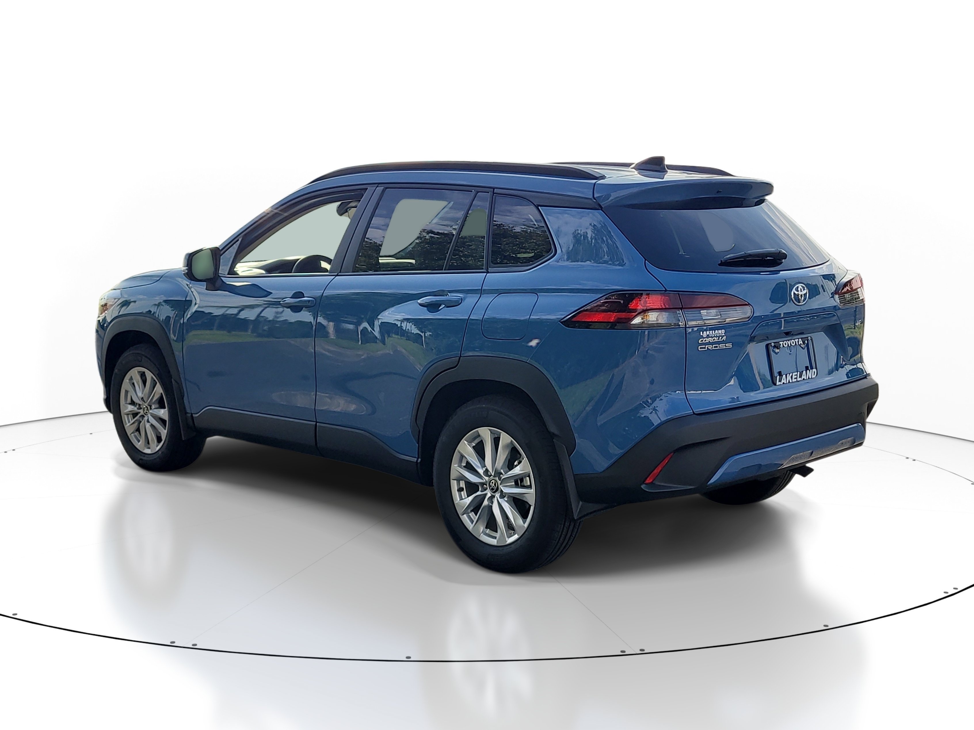 Used 2026 Toyota Corolla Cross LE w/ Moonroof Package FWD image 5