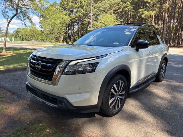 Used 2022 Nissan Pathfinder Platinum w/ Lighting Package (N93) AWD/4WD image 7