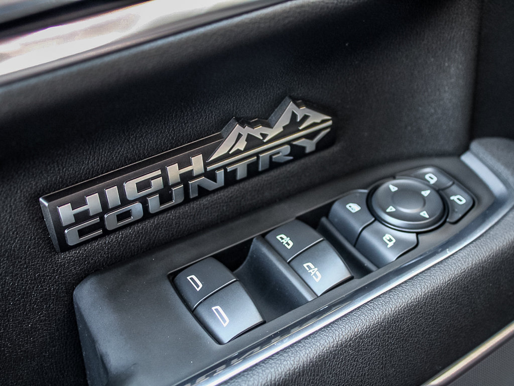 Used 2025 Chevrolet Silverado 1500 High Country w/ Midnight Edition AWD/4WD image 35