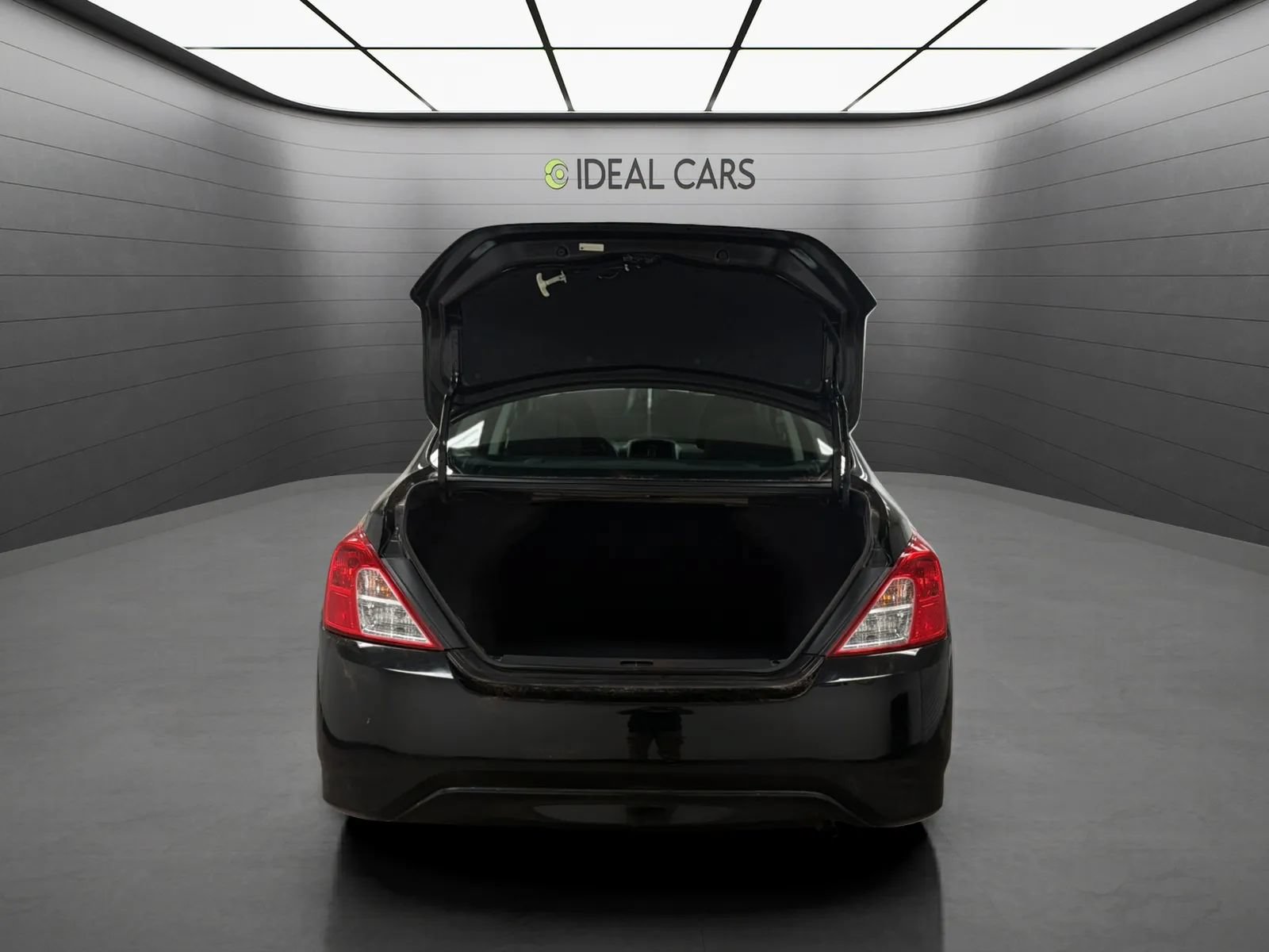Used 2018 Nissan Versa S Plus FWD image 9