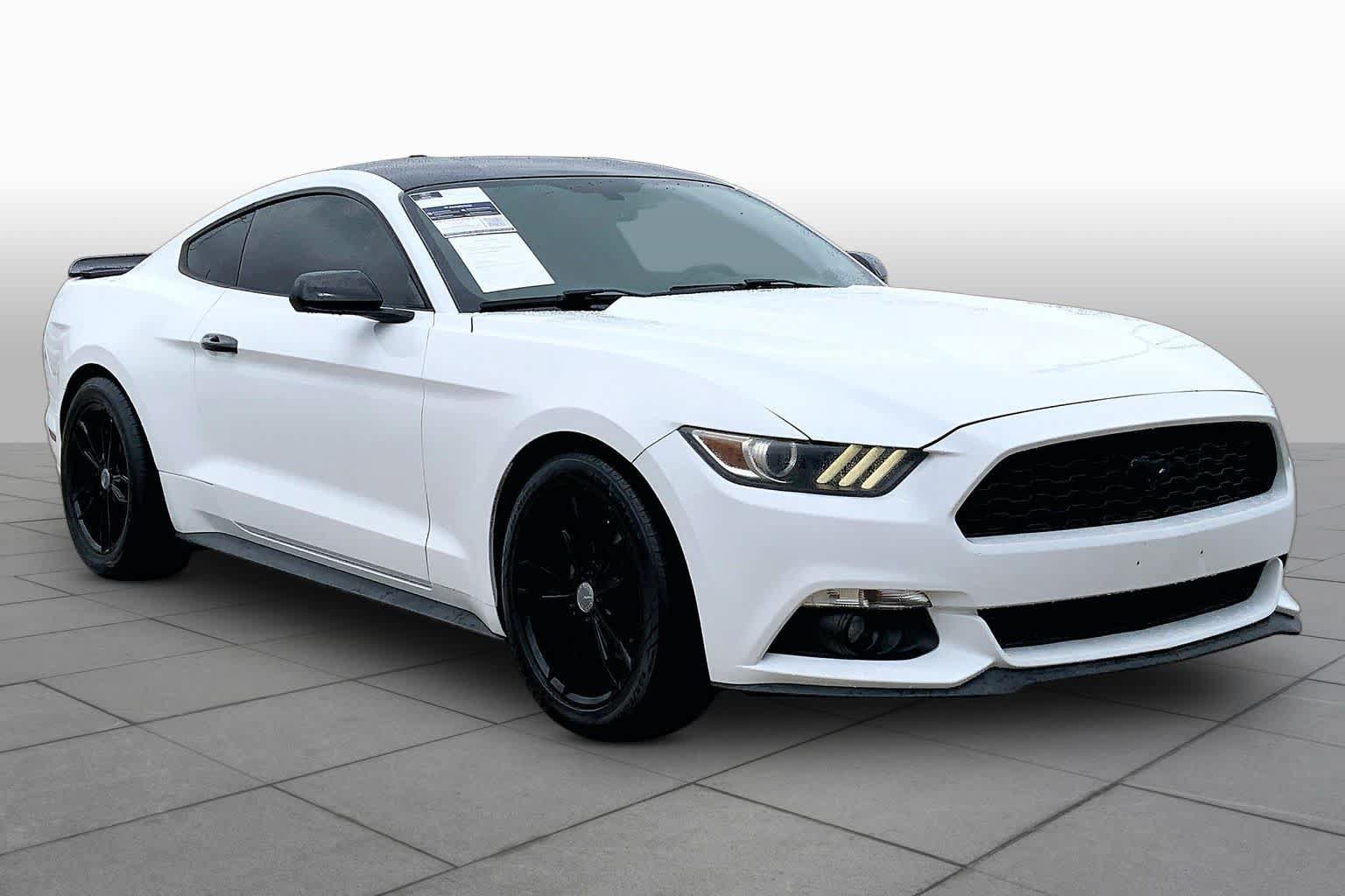 Used 2015 Ford Mustang Coupe RWD image 3