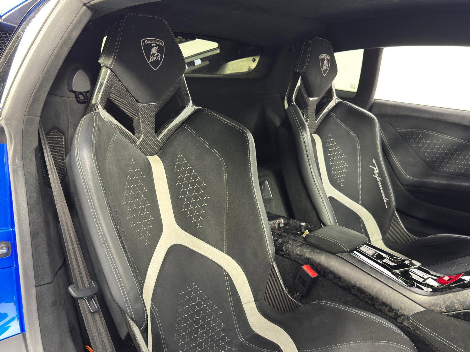 Used 2018 Lamborghini Huracan Performante image 41