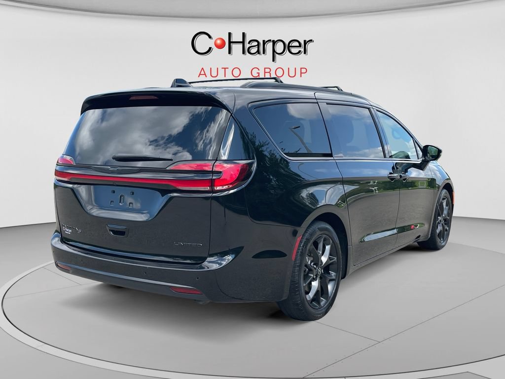 Used 2025 Chrysler Pacifica Limited FWD image 3