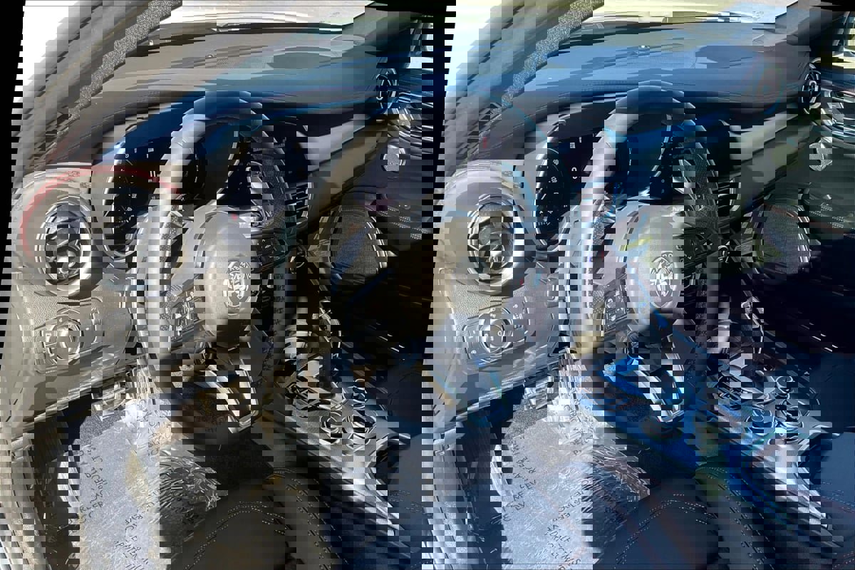 New 2025 Alfa Romeo Giulia w/ Driving Assist Package image 6