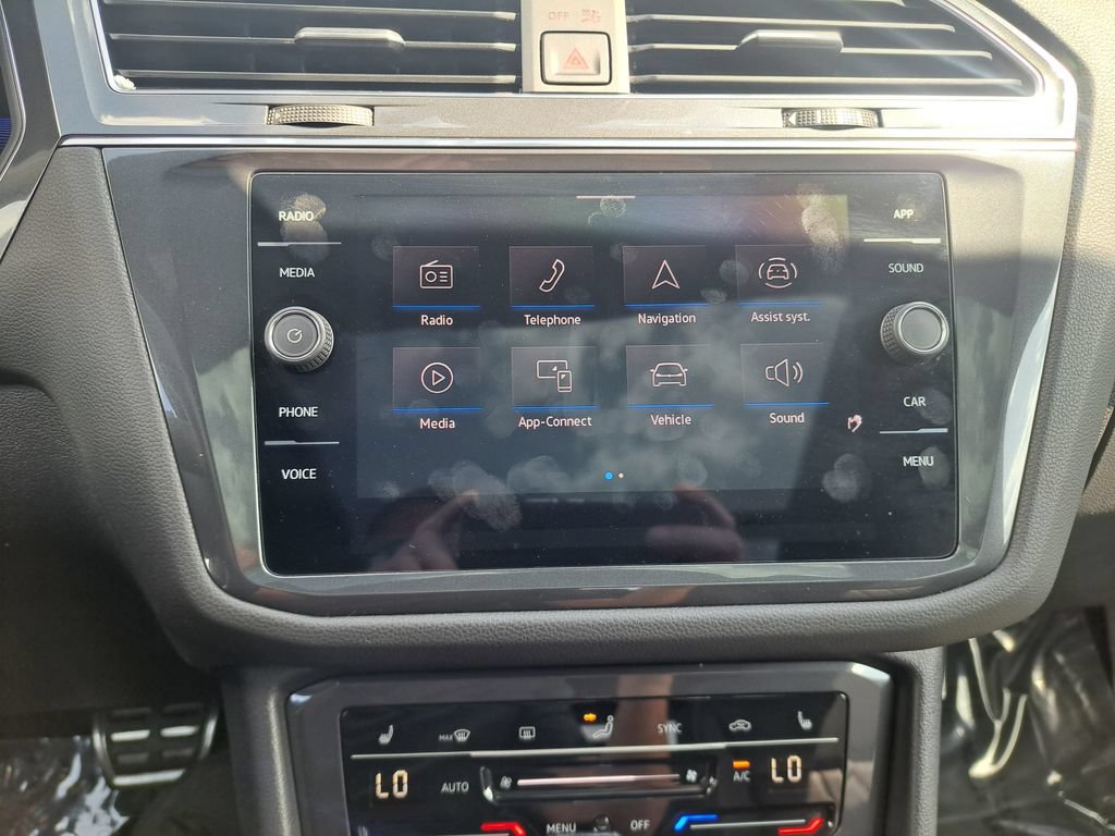 Used 2022 Volkswagen Tiguan SE R-Line AWD/4WD image 17
