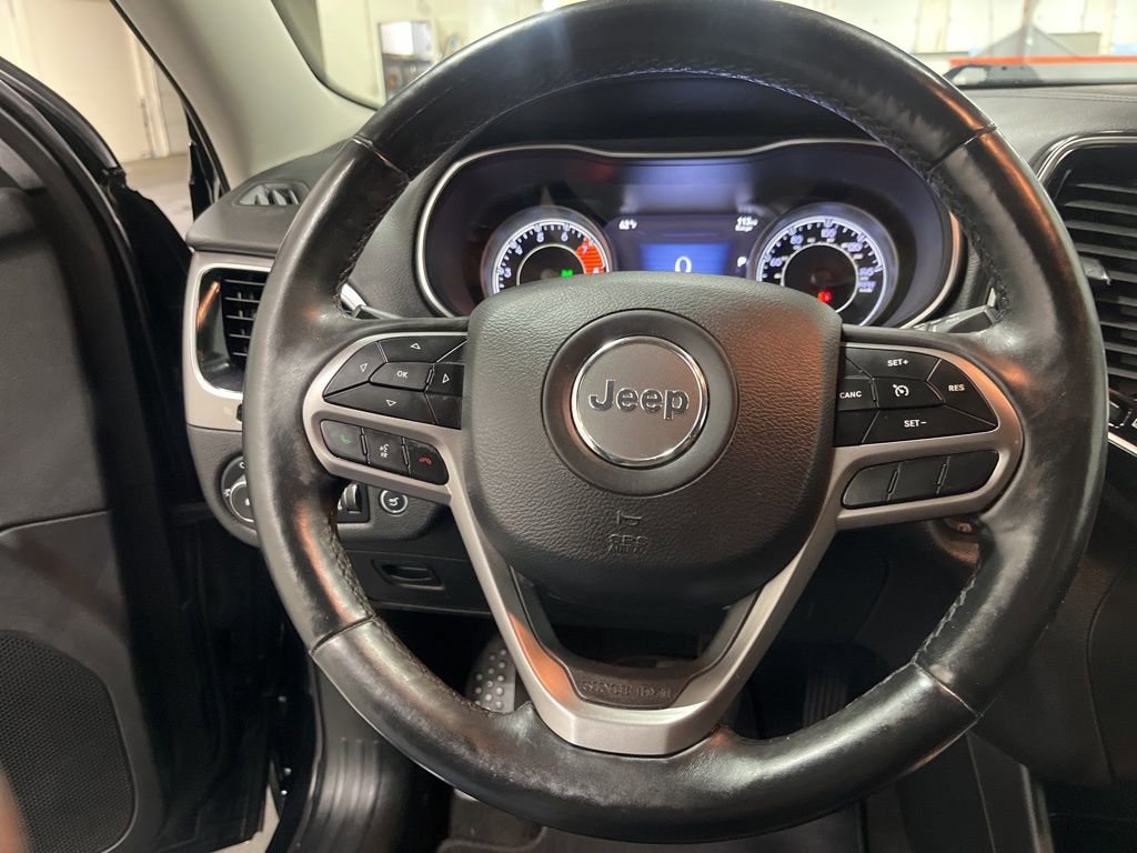 Used 2019 Jeep Cherokee Limited image 24