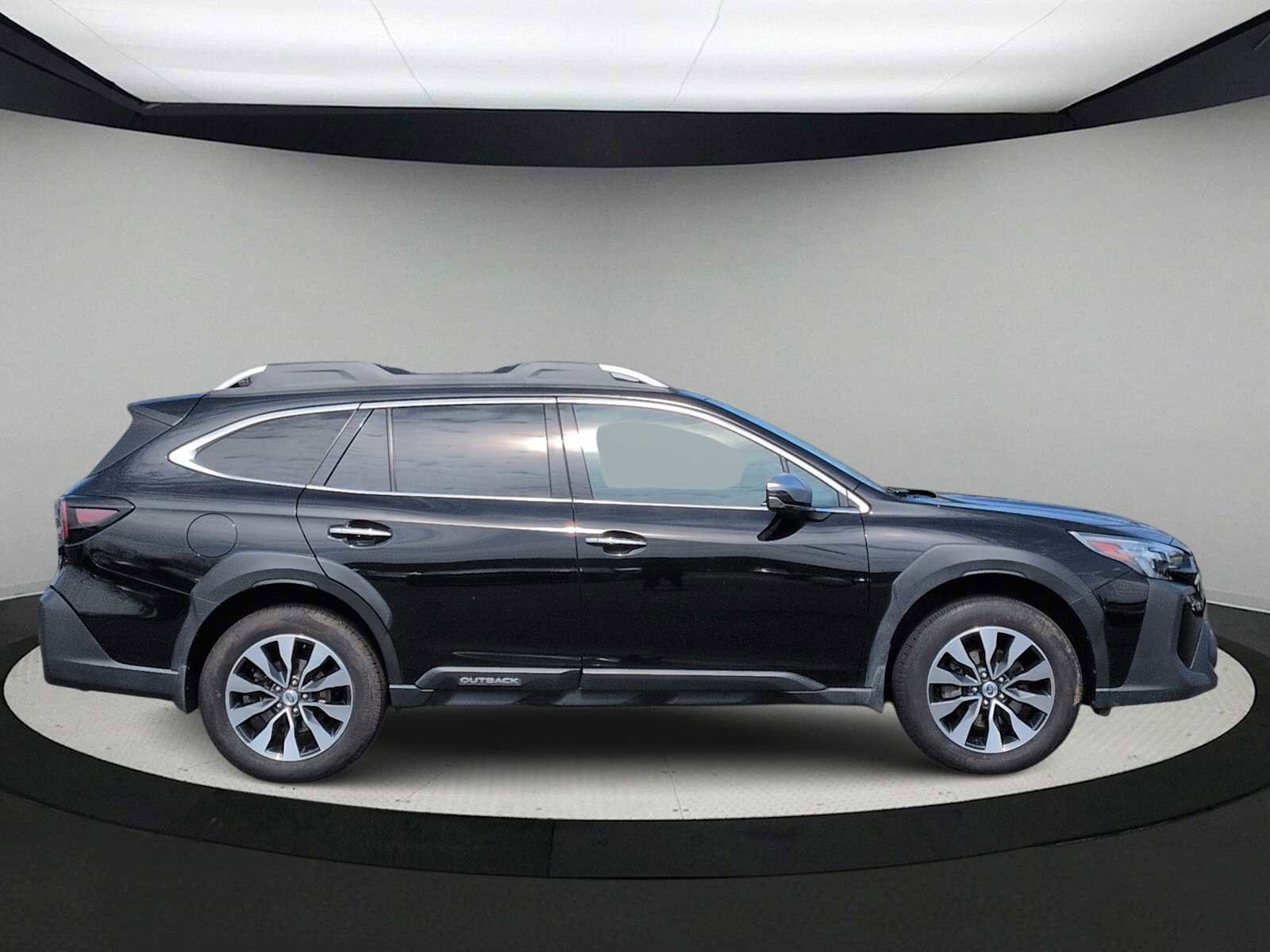 Used 2023 Subaru Outback Touring XT AWD/4WD image 9
