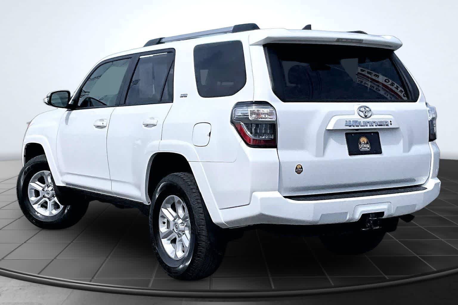 Used 2024 Toyota 4Runner SR5 Premium w/ Moonroof Package AWD/4WD image 4