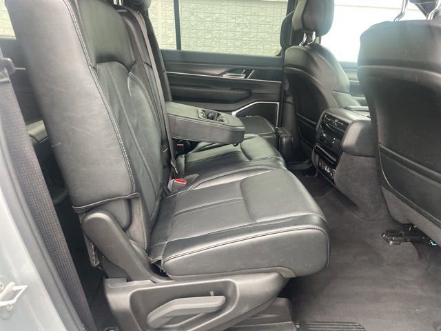 Used 2023 Jeep Wagoneer L Series II image 15