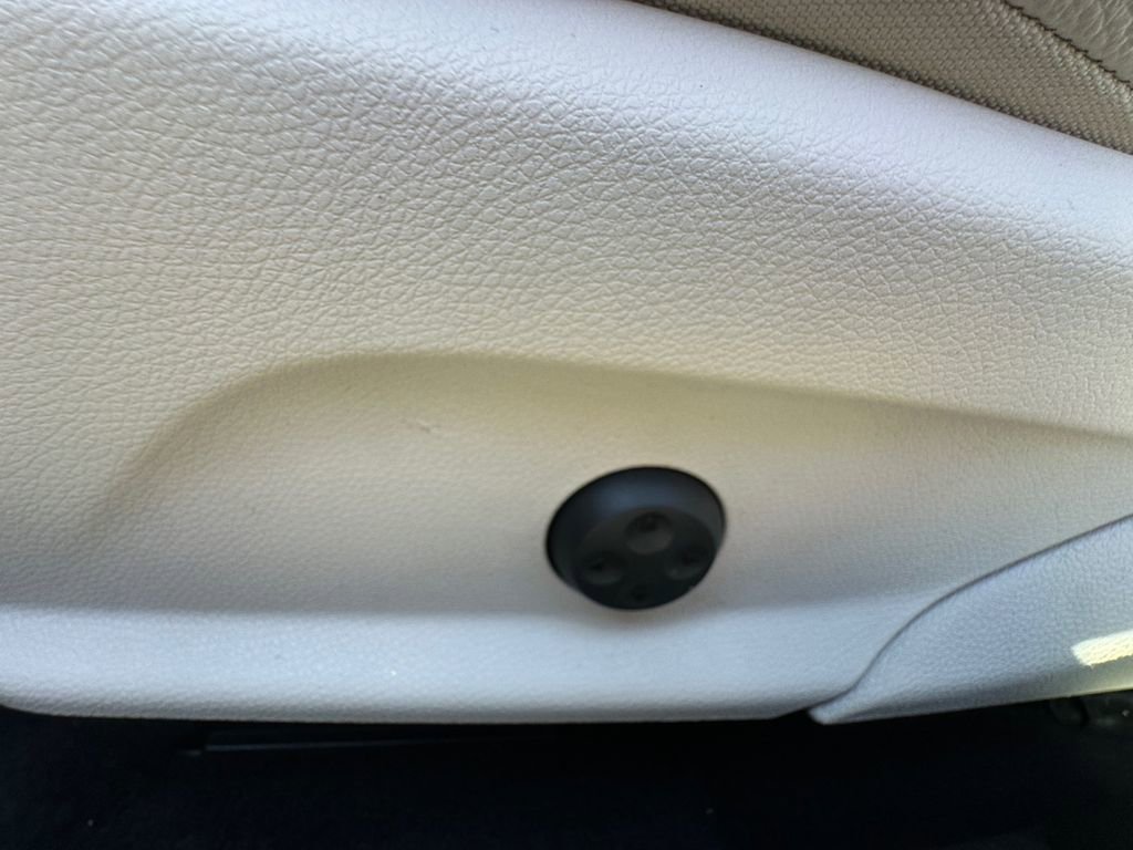 Used 2017 Mercedes-Benz E 300 image 10