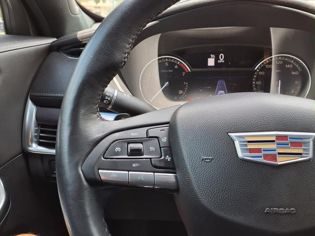 Used 2022 Cadillac XT4 Luxury w/ Cold Weather Package FWD image 28
