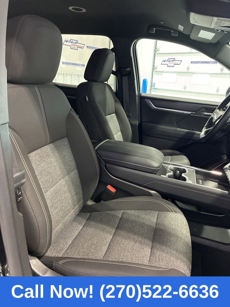 Used 2025 GMC Acadia Elevation image 40