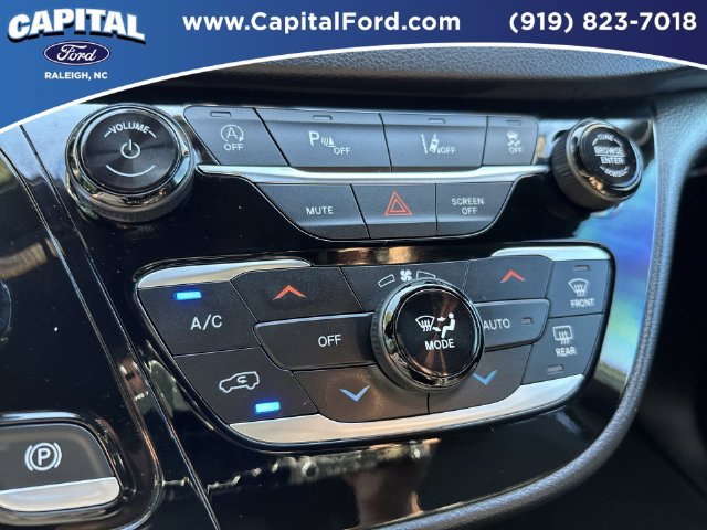 Used 2025 Chrysler Pacifica Select FWD image 29