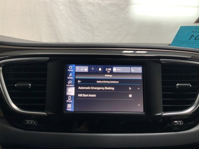 Used 2023 Chrysler Voyager LX image 28