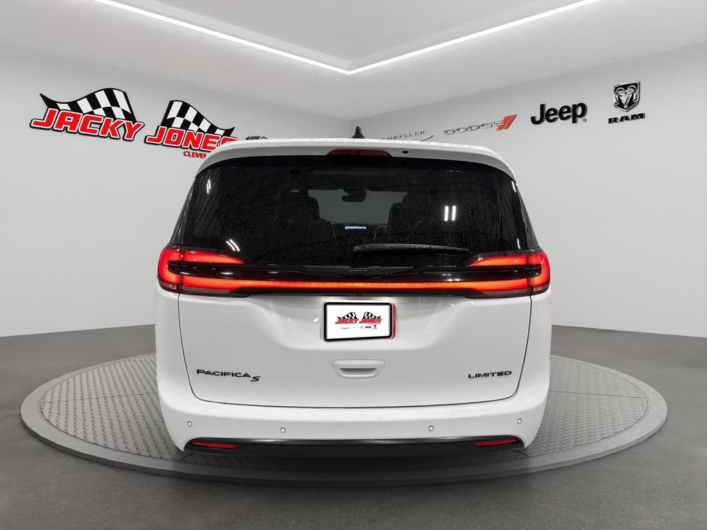 Used 2025 Chrysler Pacifica Limited FWD image 7