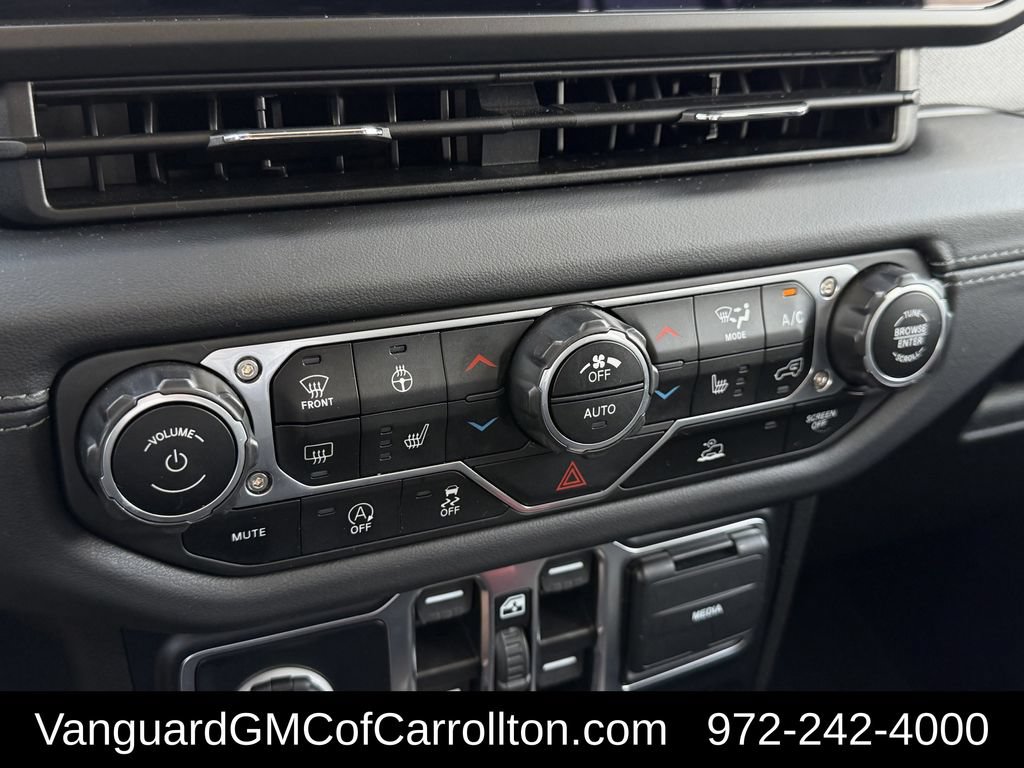Used 2024 Jeep Wrangler Unlimited Sahara w/ Technology Group AWD/4WD image 24