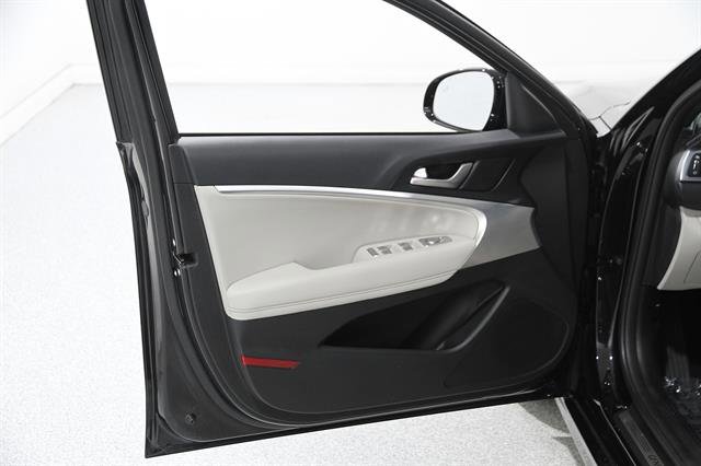 Certified 2023 Genesis G70 2.0T image 4