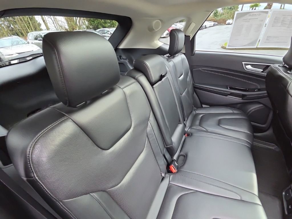 Used 2019 Ford Edge Titanium w/ Equipment Group 301A image 18