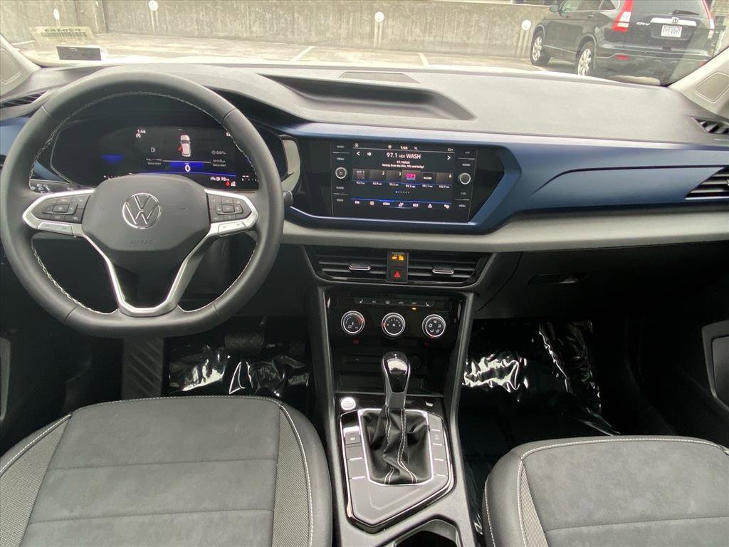 Certified 2023 Volkswagen Taos SE w/ Panoramic Sunroof Package image 12