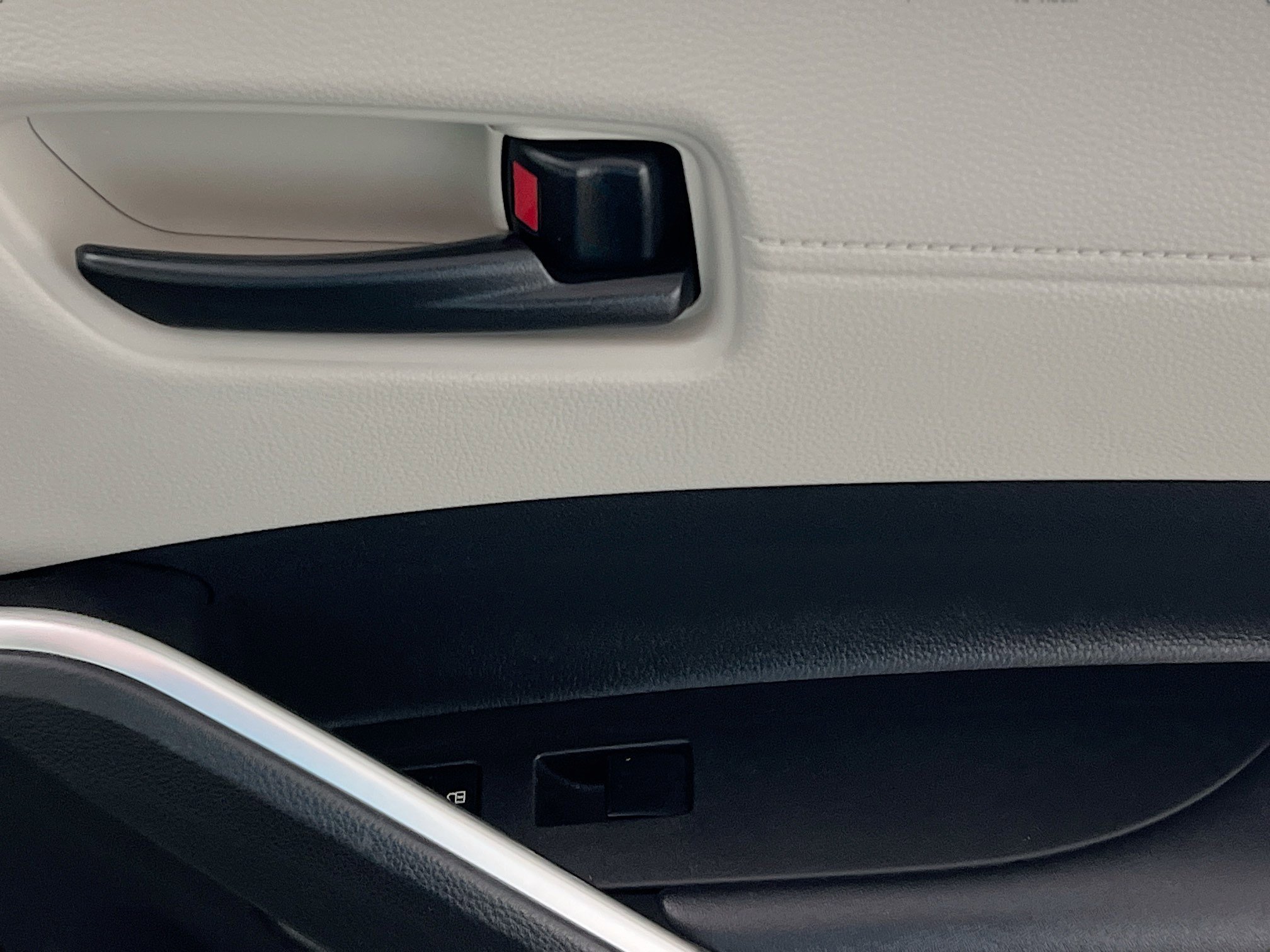 Used 2022 Toyota Corolla Cross LE image 32