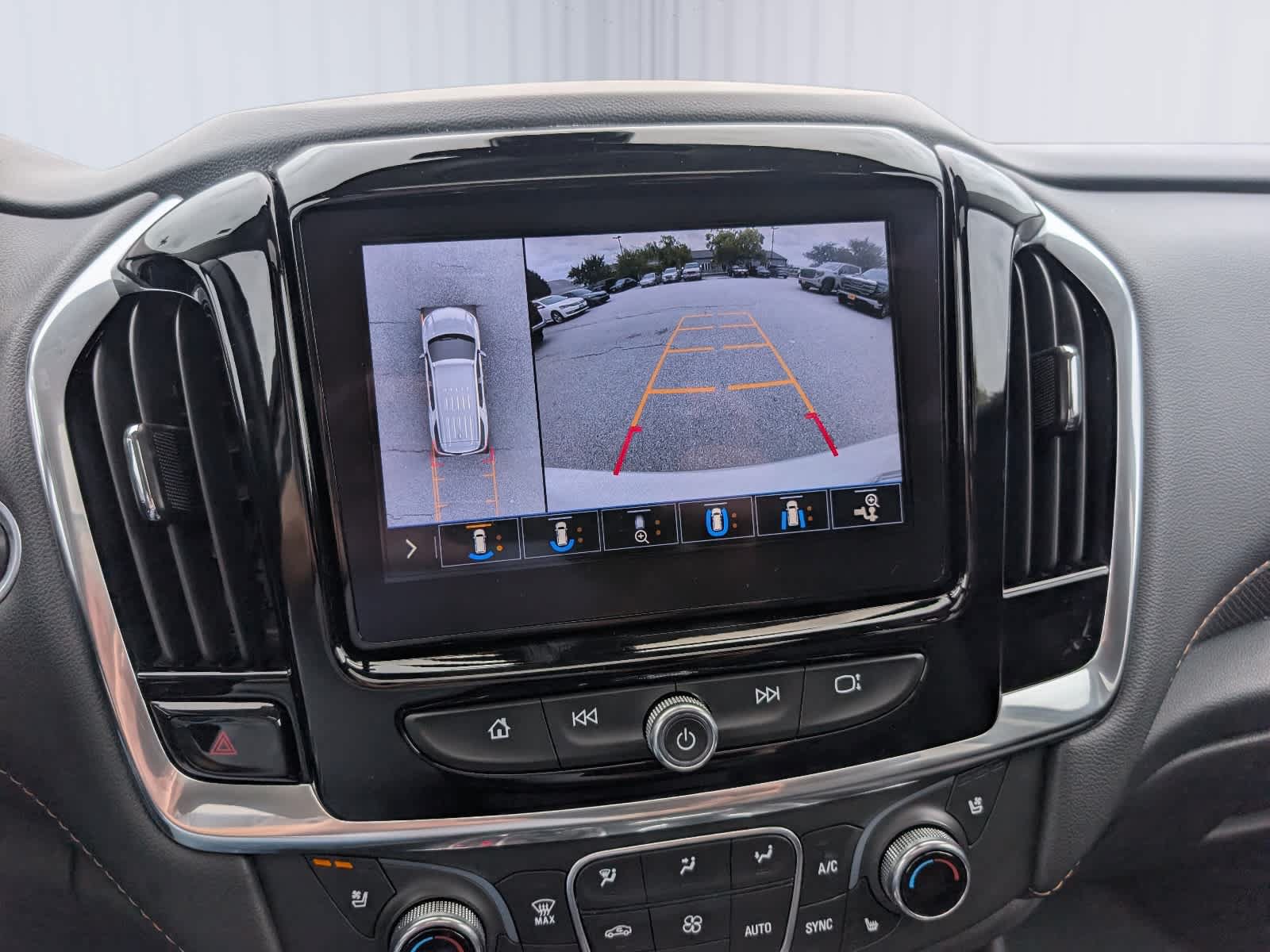 Used 2020 Chevrolet Traverse Premier AWD/4WD image 32