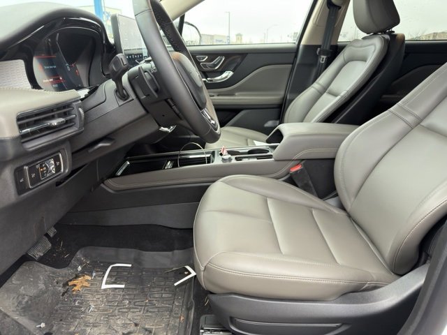 Used 2025 Lincoln Corsair AWD image 13