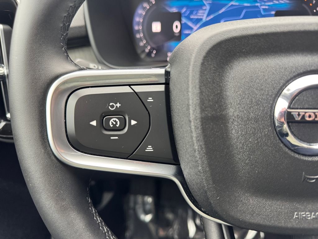 Certified 2025 Volvo XC40 B5 Core image 14