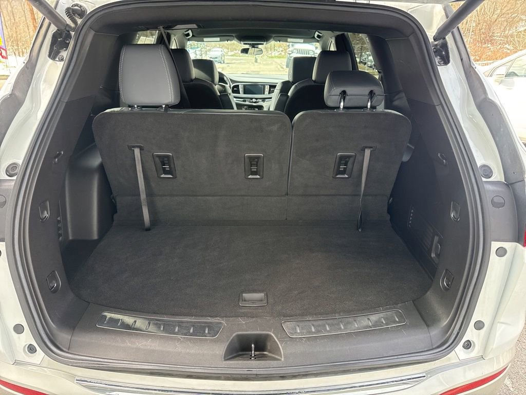 Used 2023 Buick Enclave Essence image 26
