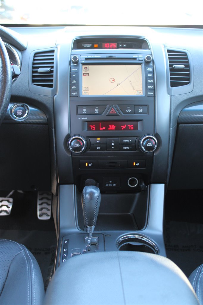 Used 2011 Kia Sorento SX image 12