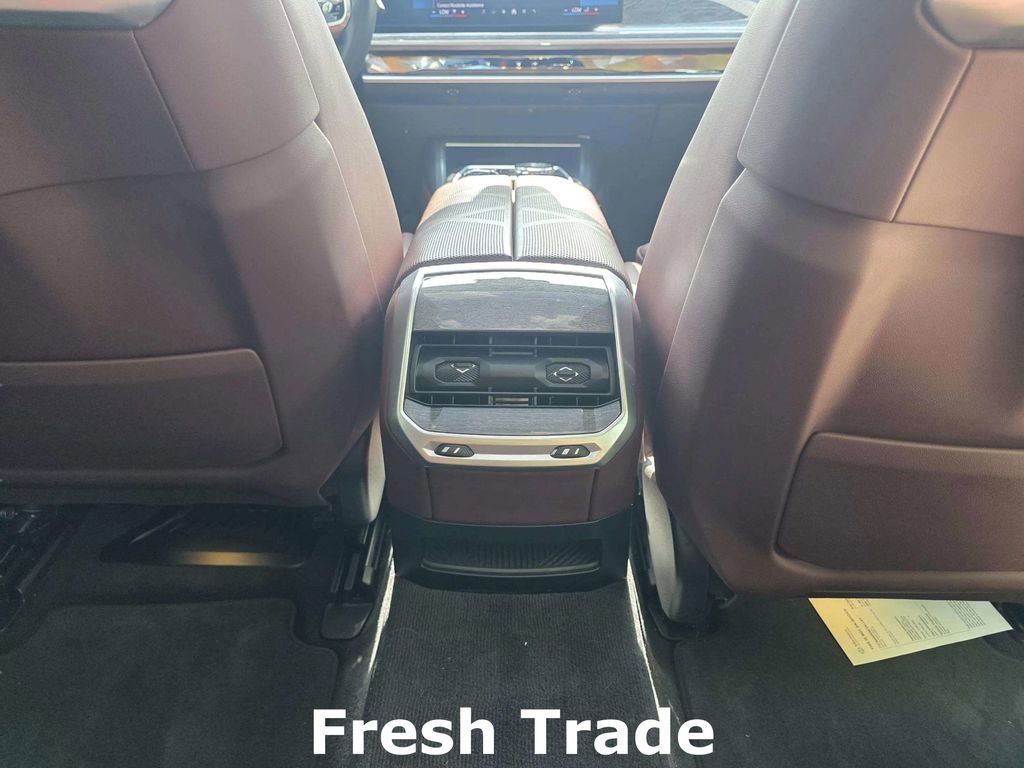 Used 2023 BMW 760i xDrive image 9